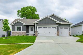 10922 Westport Drive, West Des Moines, IA 50266