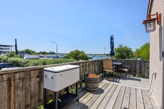 1 Anchorage Way 202, Freeport, NY 11520