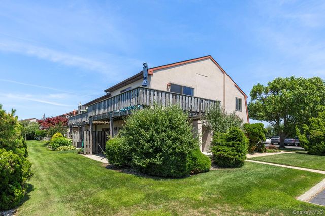 1 Anchorage Way 202, Freeport, NY 11520