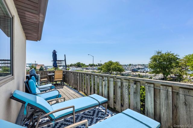1 Anchorage Way 202, Freeport, NY 11520