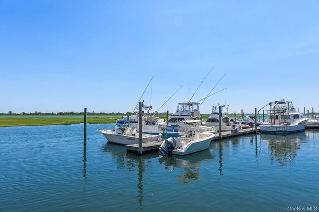 1 Anchorage Way 202, Freeport, NY 11520