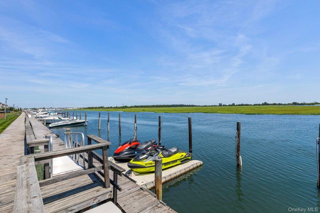 1 Anchorage Way 202, Freeport, NY 11520