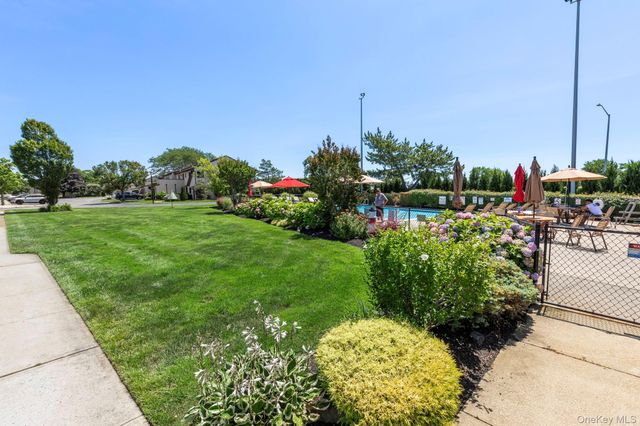 1 Anchorage Way 202, Freeport, NY 11520