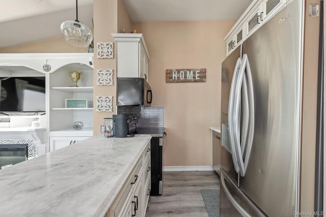 1 Anchorage Way 202, Freeport, NY 11520