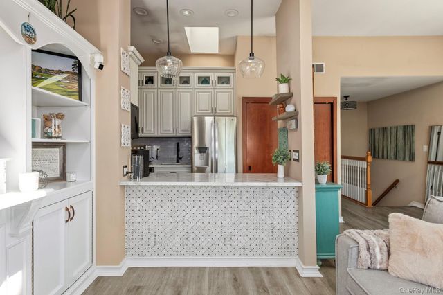 1 Anchorage Way 202, Freeport, NY 11520