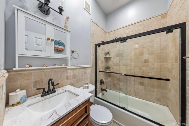1 Anchorage Way 202, Freeport, NY 11520