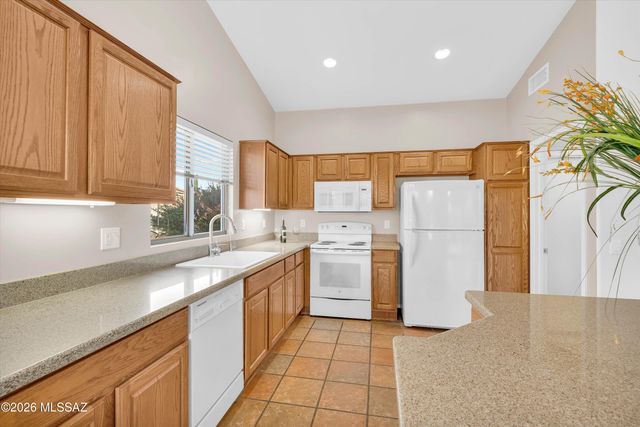 1908 E Cliff Swallow Trail, Green Valley, AZ 85614