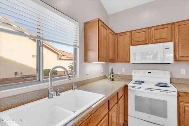 1908 E Cliff Swallow Trail, Green Valley, AZ 85614