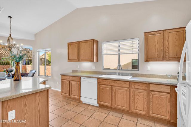 1908 E Cliff Swallow Trail, Green Valley, AZ 85614