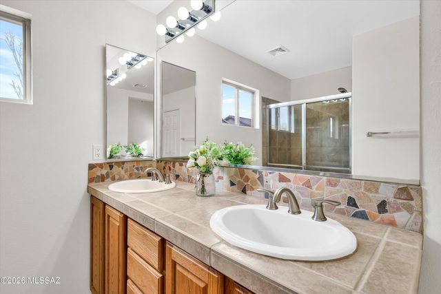 1908 E Cliff Swallow Trail, Green Valley, AZ 85614