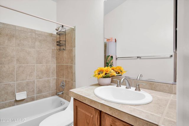 1908 E Cliff Swallow Trail, Green Valley, AZ 85614