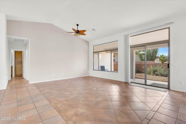 1908 E Cliff Swallow Trail, Green Valley, AZ 85614