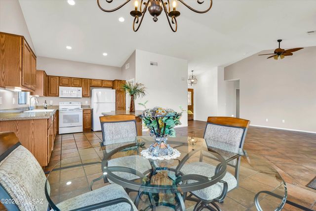 1908 E Cliff Swallow Trail, Green Valley, AZ 85614