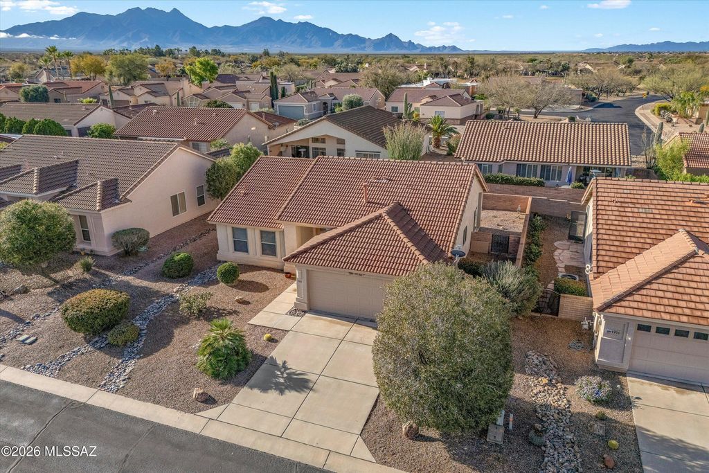 1908 E Cliff Swallow Trail, Green Valley, AZ 85614