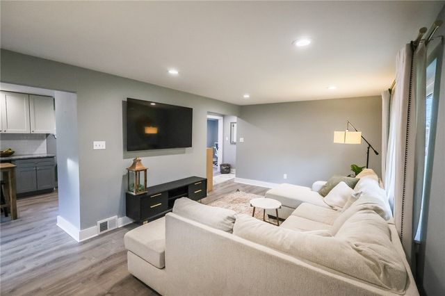 325 Faber Street, Reserve, PA 15214