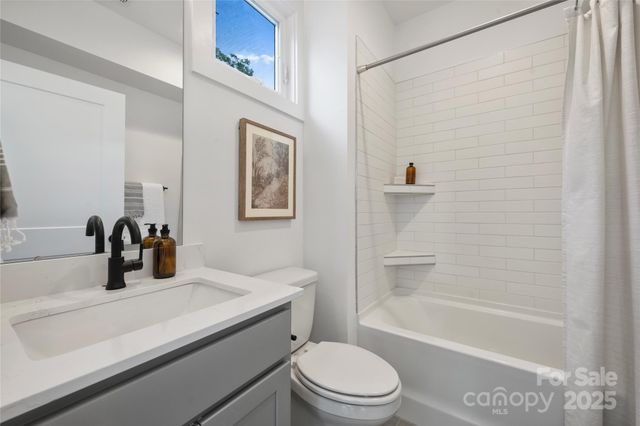 209 Coxe Avenue B, Charlotte, NC 28208