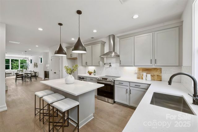 209 Coxe Avenue B, Charlotte, NC 28208