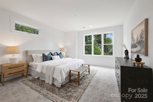 209 Coxe Avenue B, Charlotte, NC 28208