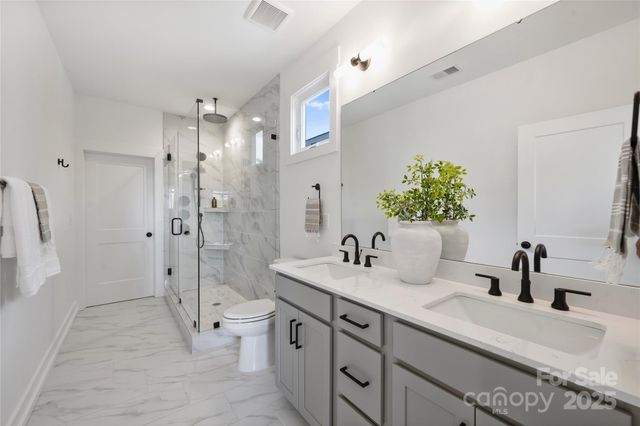 209 Coxe Avenue B, Charlotte, NC 28208