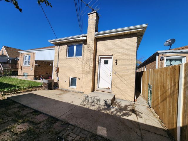 3905 W 71st Street, Chicago, IL 60629