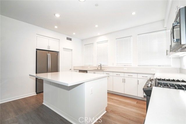 337 Placemark, Irvine, CA 92614