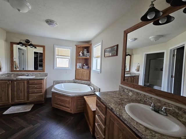 1864 S 700 E Road, Marion, IN 46953