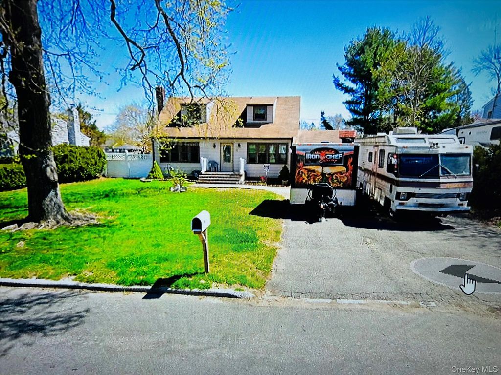 15 Orchid Lane, Commack, NY 11725