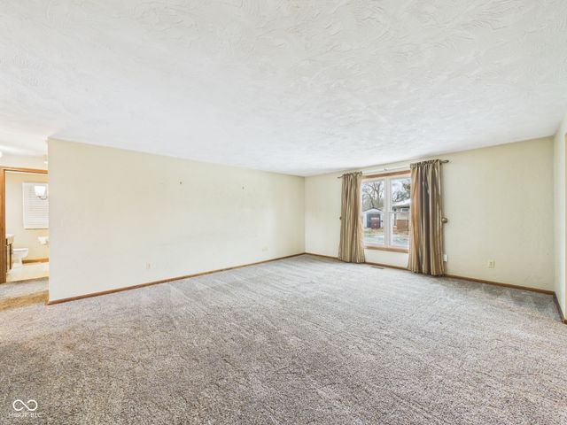 2111 Round Barn Road, Anderson, IN 46017