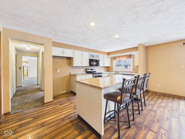 2111 Round Barn Road, Anderson, IN 46017