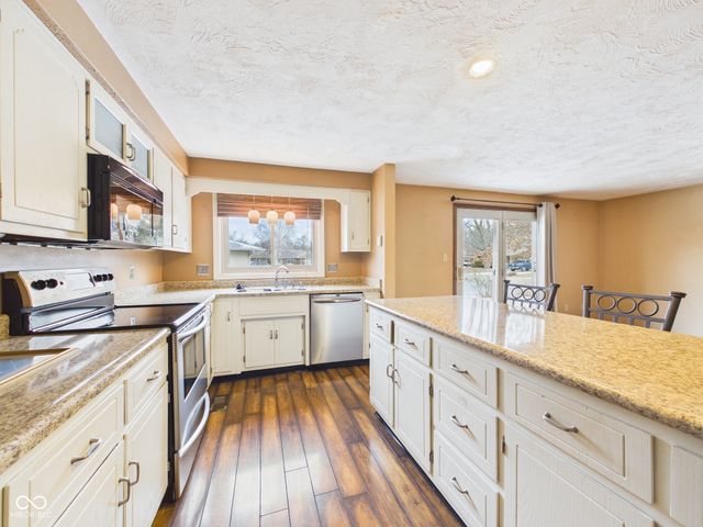 2111 Round Barn Road, Anderson, IN 46017