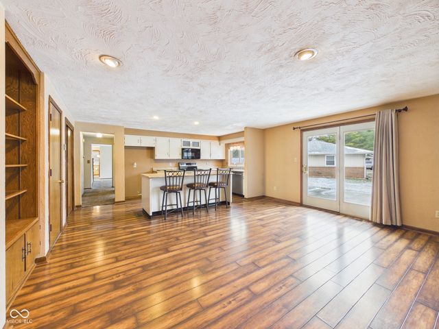 2111 Round Barn Road, Anderson, IN 46017