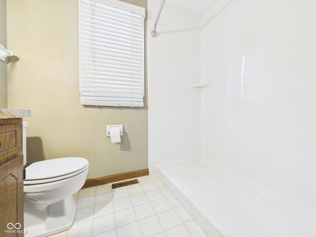 2111 Round Barn Road, Anderson, IN 46017