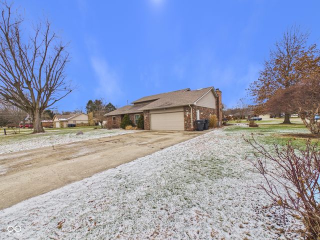 2111 Round Barn Road, Anderson, IN 46017