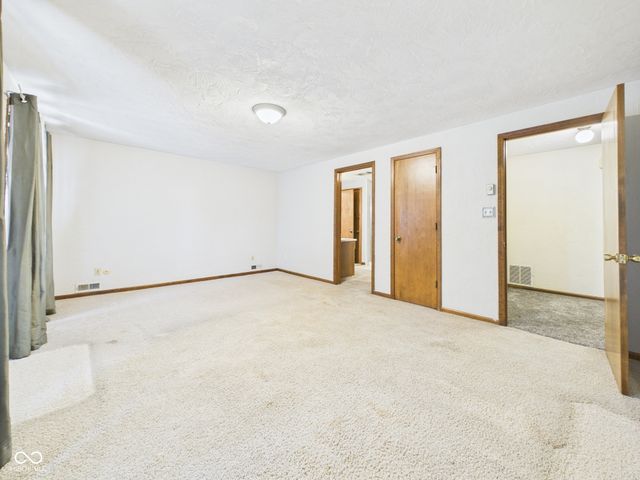 2111 Round Barn Road, Anderson, IN 46017