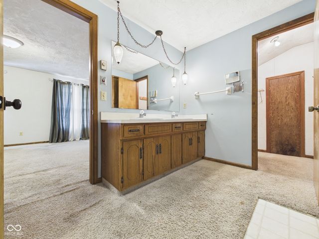 2111 Round Barn Road, Anderson, IN 46017