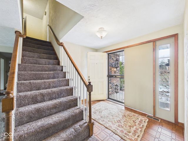 2111 Round Barn Road, Anderson, IN 46017