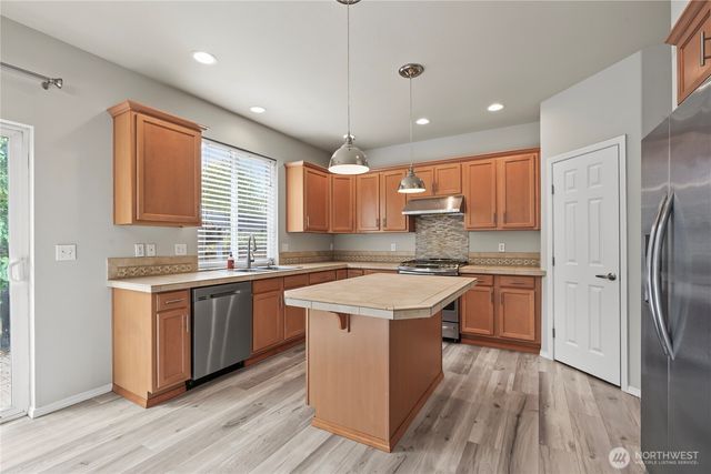 18009 36th Avenue E, Tacoma, WA 98446