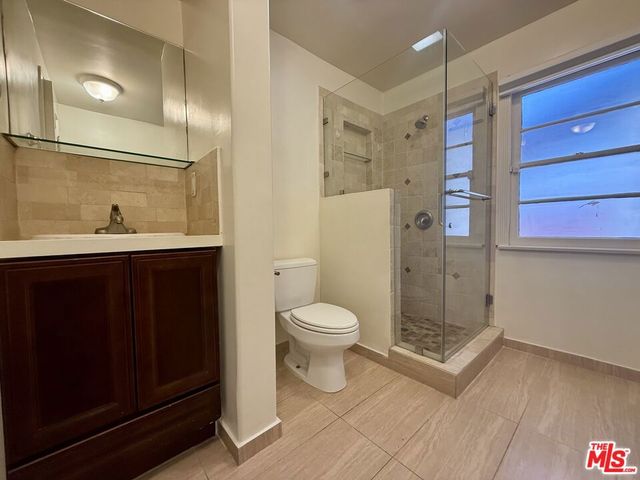 6205 Gentry Avenue, North Hollywood, CA 91606