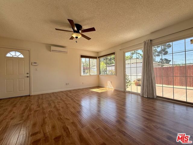 6205 Gentry Avenue, North Hollywood, CA 91606