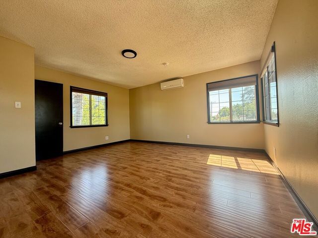 6205 Gentry Avenue, North Hollywood, CA 91606