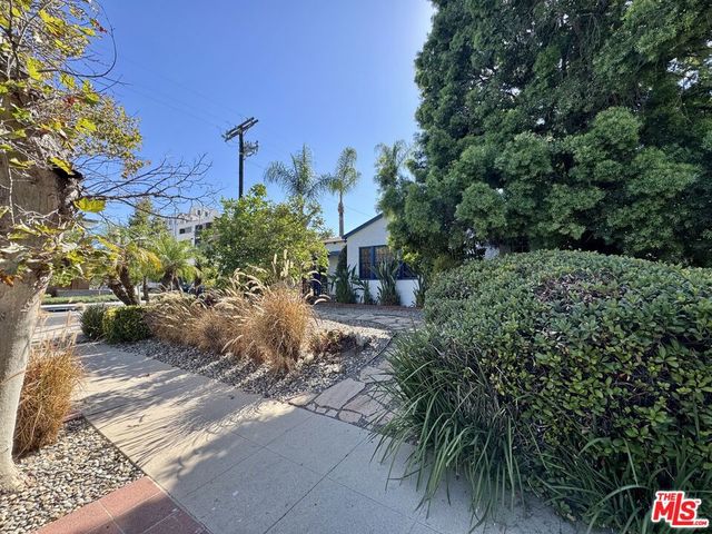 6205 Gentry Avenue, North Hollywood, CA 91606