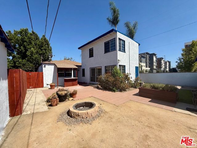 6205 Gentry Avenue, North Hollywood, CA 91606