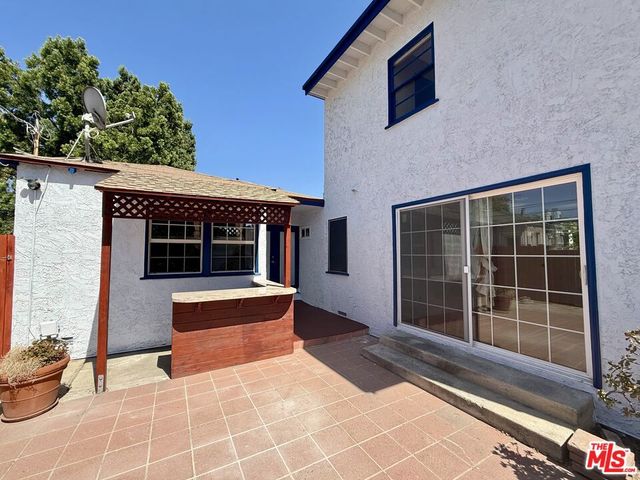 6205 Gentry Avenue, North Hollywood, CA 91606