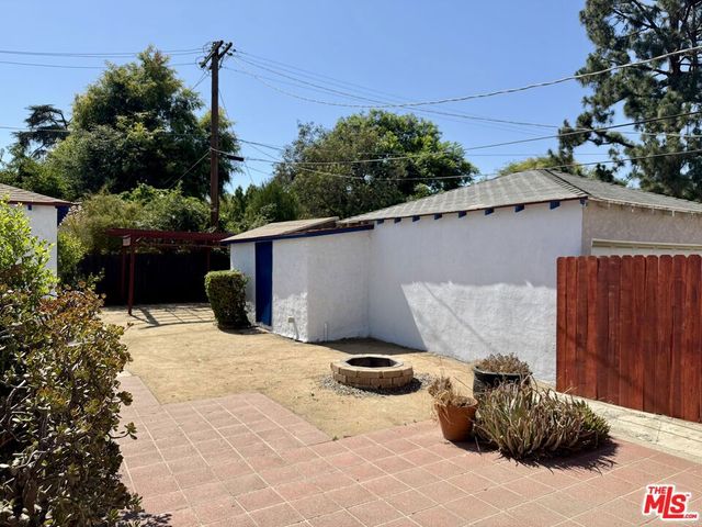 6205 Gentry Avenue, North Hollywood, CA 91606