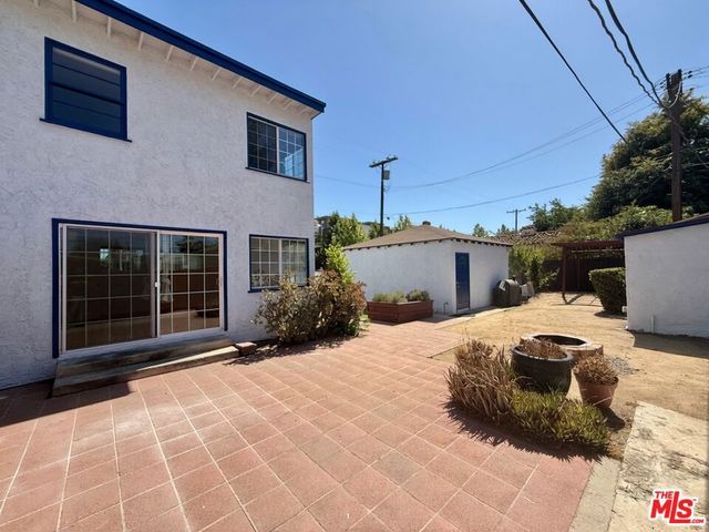 6205 Gentry Avenue, North Hollywood, CA 91606