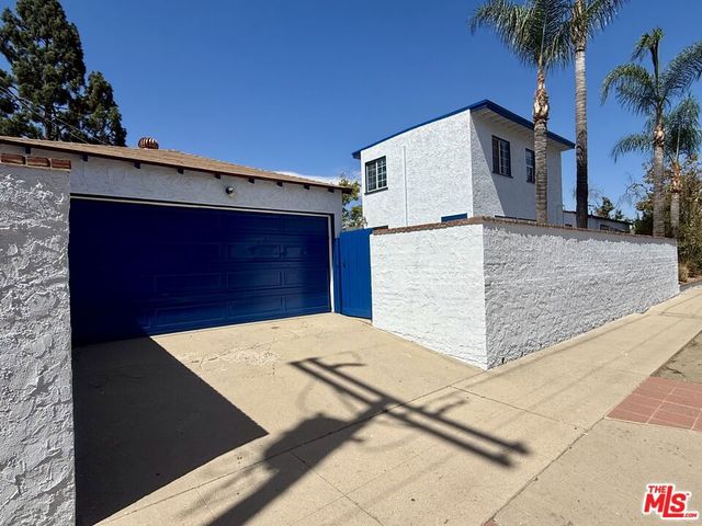 6205 Gentry Avenue, North Hollywood, CA 91606
