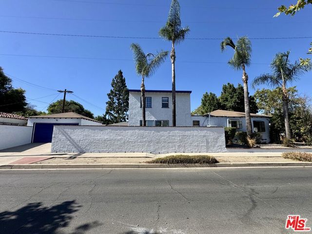 6205 Gentry Avenue, North Hollywood, CA 91606