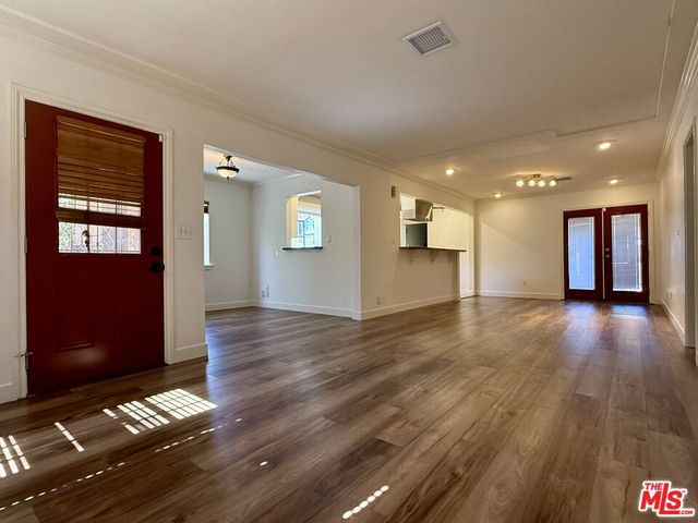 6205 Gentry Avenue, North Hollywood, CA 91606