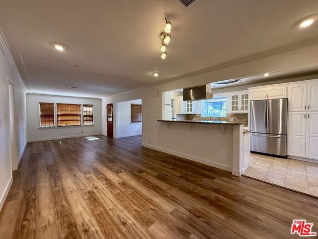 6205 Gentry Avenue, North Hollywood, CA 91606