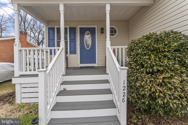 1226 BANCROFT AVE, Colonial Beach, VA 22443